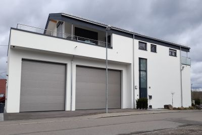 Neubau Gebäude mit Wohnung und Großer Garage Reutlingen