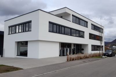 Bürogebäude mit Lagerhalle in Metzingen
